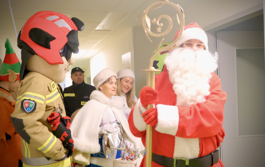 Święty Mikołaj dotarł już do dzieci w DSK