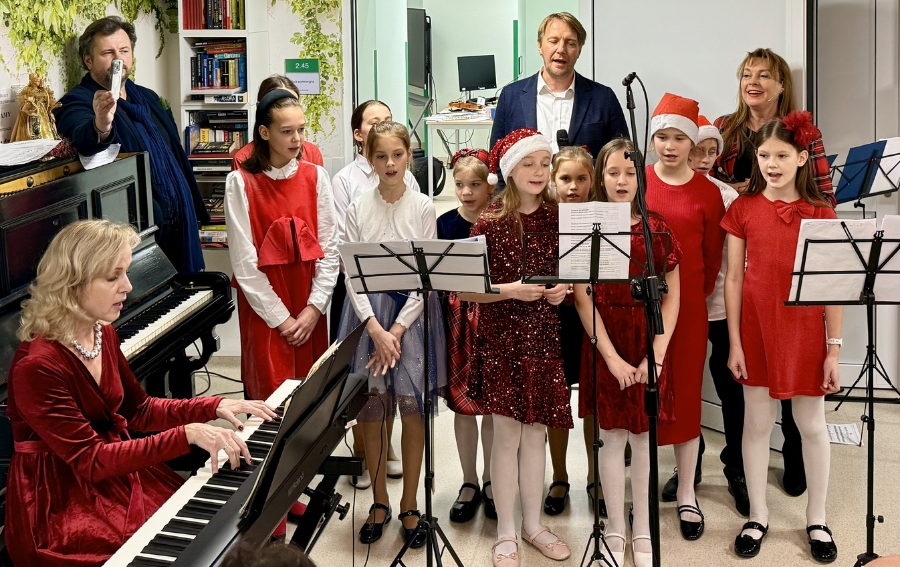 Świąteczne kolędowanie w Klinice Onkologii UCKWUM